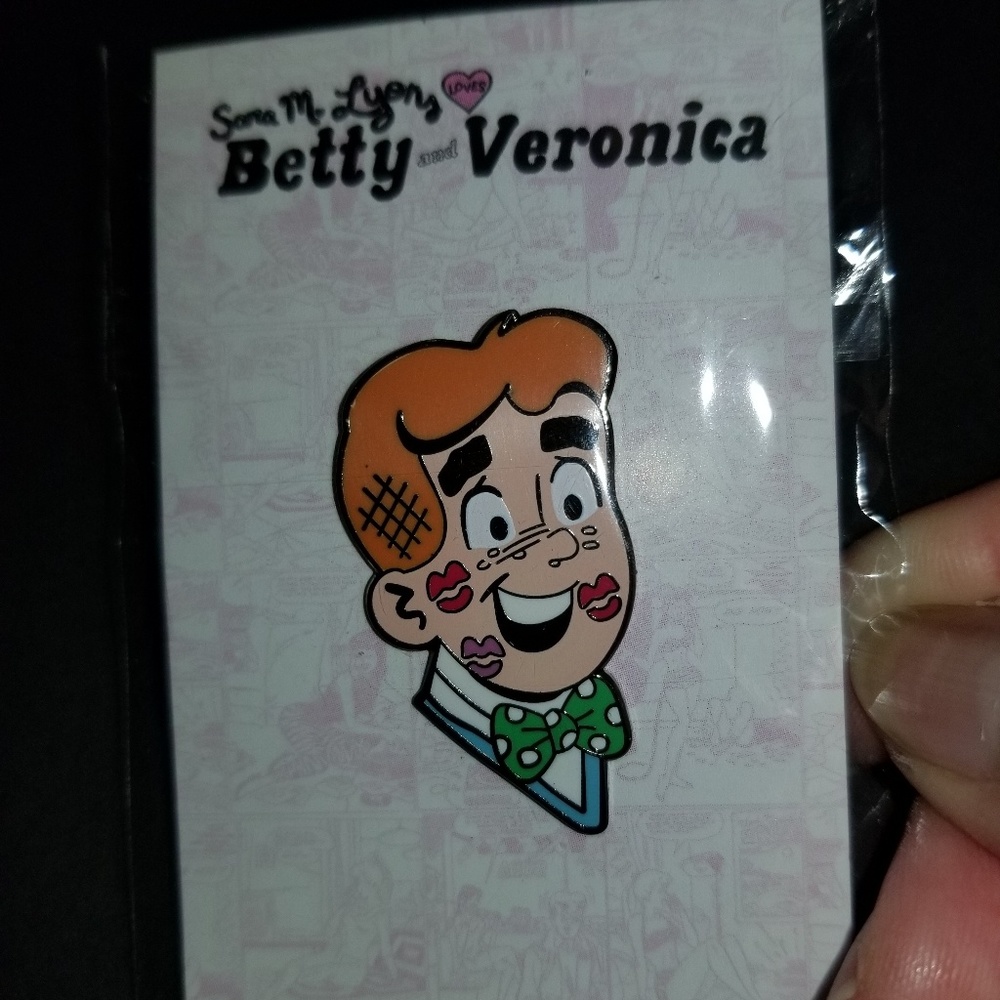 Betty & Veronica-Archie Andrews Limited Ed. Pin